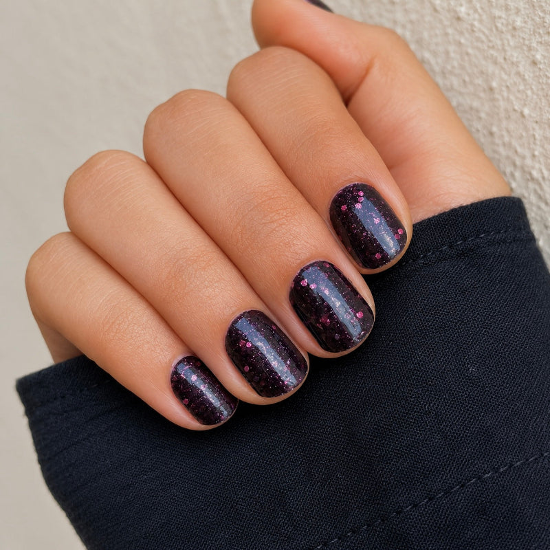Hand wearing Gala Night nail wraps by Namora