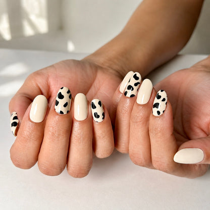 Hands wearing Savannah Nail Wraps by Namora 