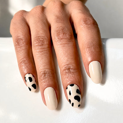 Hands wearing Savannah Nail Wraps by Namora 